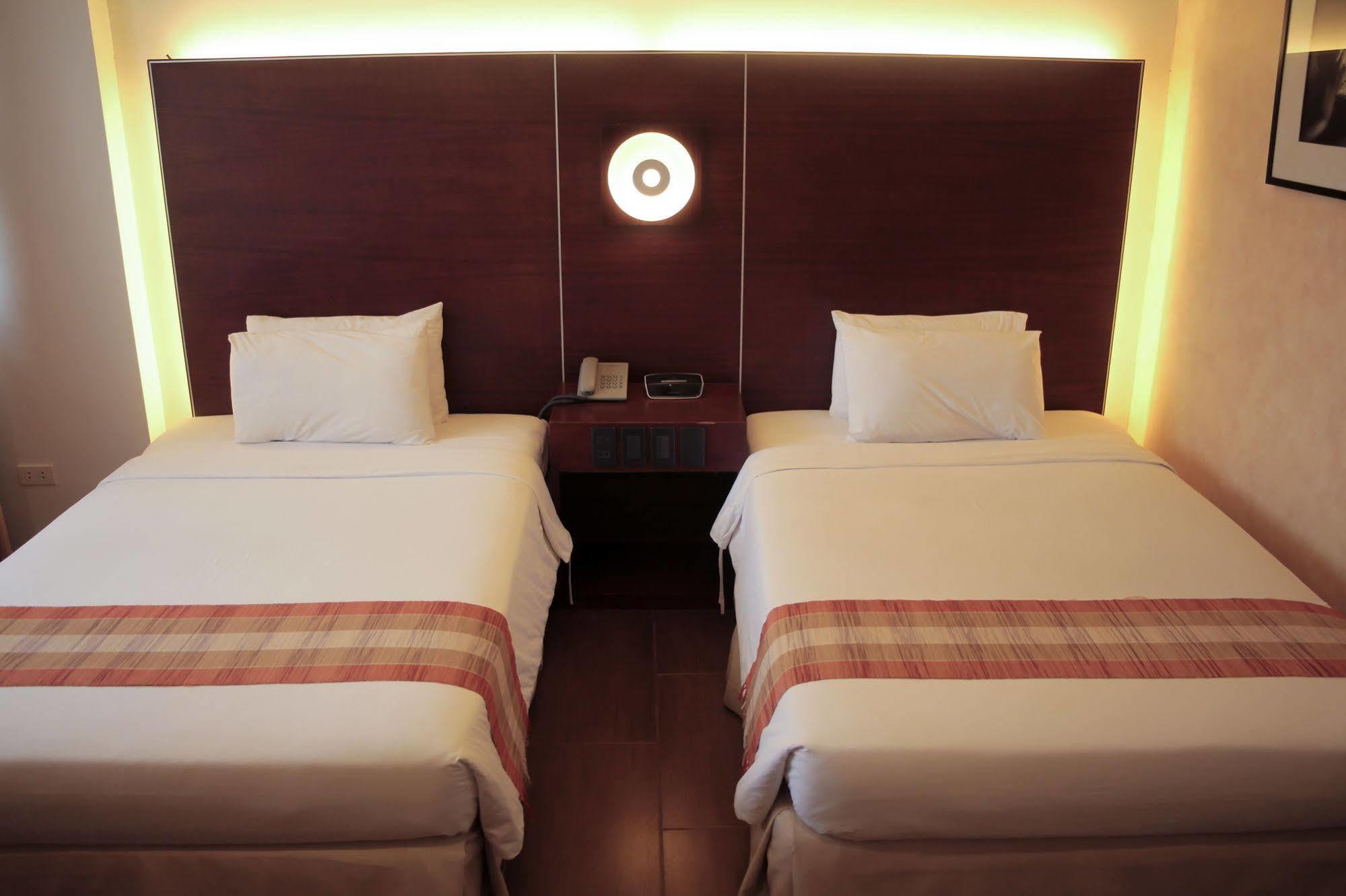Casablanca Suites Legazpi Exteriér fotografie